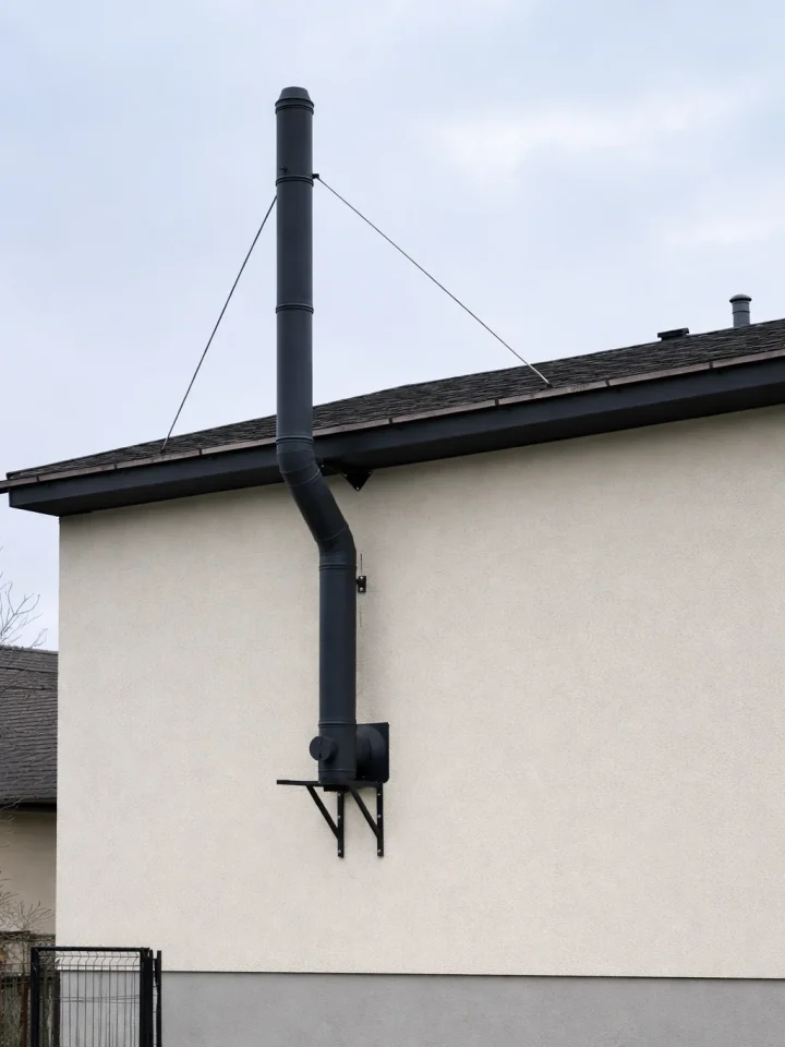 Instalare exterioară coș de fum inox cu terminație